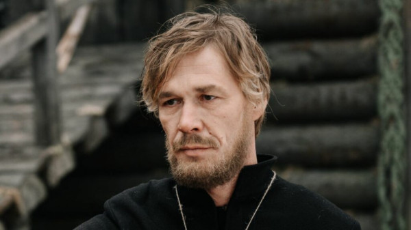 Зовет жену богиней и благодарит судьбу: как живет звезда сериала &laquo;Лихие&raquo; Артем Быстров