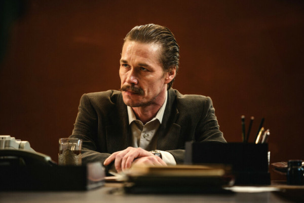 Зовет жену богиней и благодарит судьбу: как живет звезда сериала &laquo;Лихие&raquo; Артем Быстров