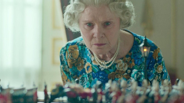 Как снимали сериал &laquo;Корона&raquo;: Десятки тысяч фунтов на платье, общение с духом и проданный на аукционе реквизит