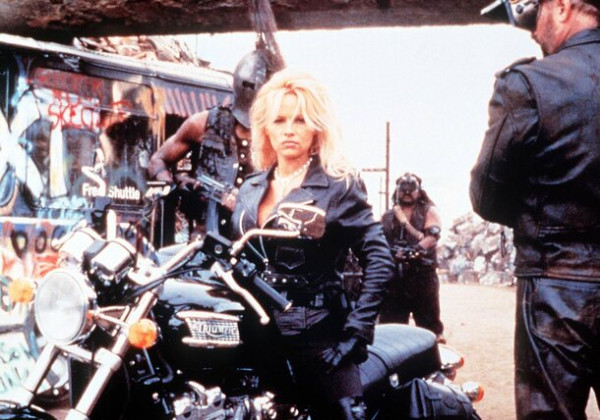 Памела Андерсон 27 лет отказывалась это пересматривать &ndash; и немудрено: провальный боевик в РФ оценили на 4.8 из 10