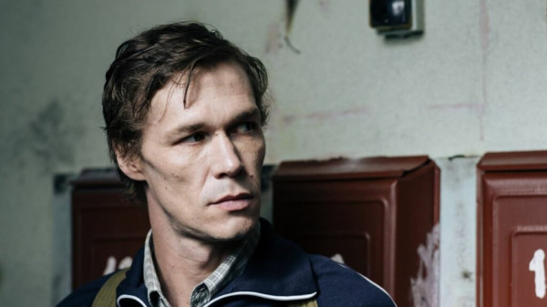 Зовет жену богиней и благодарит судьбу: как живет звезда сериала &laquo;Лихие&raquo; Артем Быстров