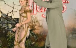 Джейкоб Элроди и Марго Робби воссоздали культовую сцену из «Грозового перевала» на красной дорожке