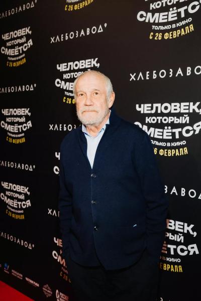 
                Евгений Цыганов с сыном, Тимур Родригез с Катей Кабак и другие на премьере фильма "Человек,&nbsp;который&nbsp;смеется"            