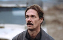 Зовет жену богиней и благодарит судьбу: как живет звезда сериала «Лихие» Артем Быстров