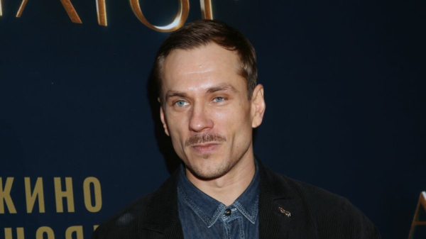 Окончил ПТУ, работал на заводе, похоронил близкого человека: испытания Александра Горбатова Окончил ПТУ, работал на заводе, похоронил близкого человека: испытания Александра Горбатова