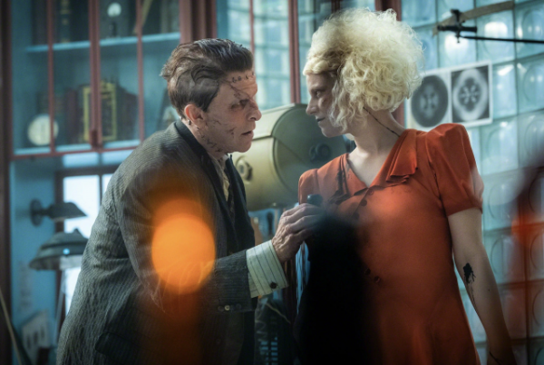 Зрители в восторге от новой драмы с Кристианом Бэйлом и Джесси Бакли в главных ролях