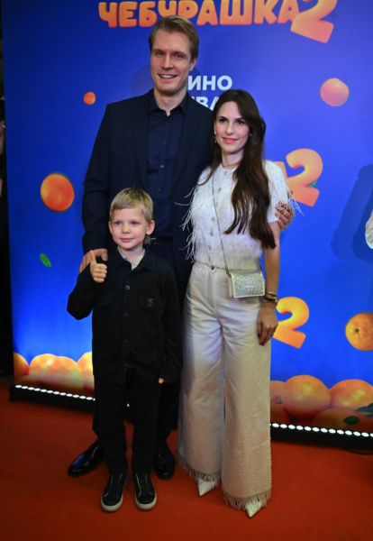 Как живет рослый красавец Кирилл Зайцев: Бросил море, был на родах жены, разбил не одно сердце Как живет рослый красавец Кирилл Зайцев: Бросил море, был на родах жены, разбил не одно сердце