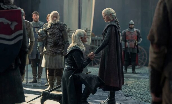 Старки на колене и Дорн в крови: о чем будет фильм по «Игре престолов» – таким должен был стать «Дом дракона» Старки на колене и Дорн в крови: о чем будет фильм по «Игре престолов» – таким должен был стать «Дом дракона»