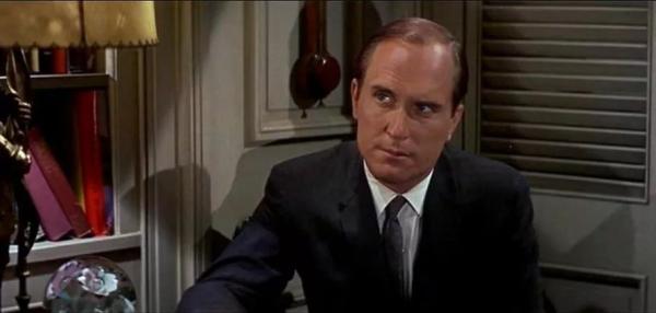 
                Умер актер "Крестного отца" Роберт Дюваль            